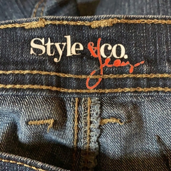 Women’s Style & Co Size 12 jeans natural fit - Picture 5 of 8